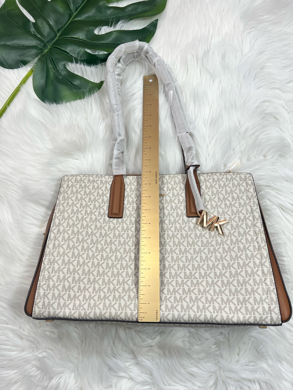 Michael Kors Signature Tote in Vanilla and Acorn - Picture 3 of 10